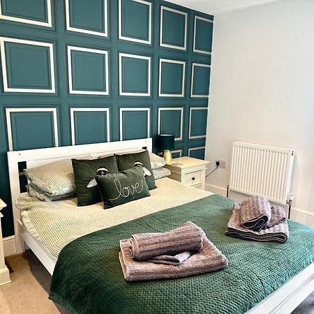 Alsager Town Centre Apartment Екстер'єр фото